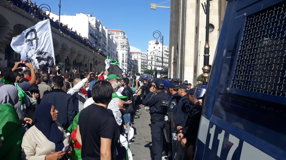  Loi sur les hydrocarbures- Les étudiants devant l'APN pour dénoncer le projet de loi sur les hydrocarbures