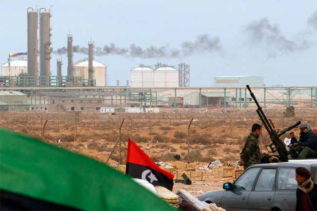 Les cours du pétrole terminent la semaine en repli après une hausse annoncée de la production libyenne