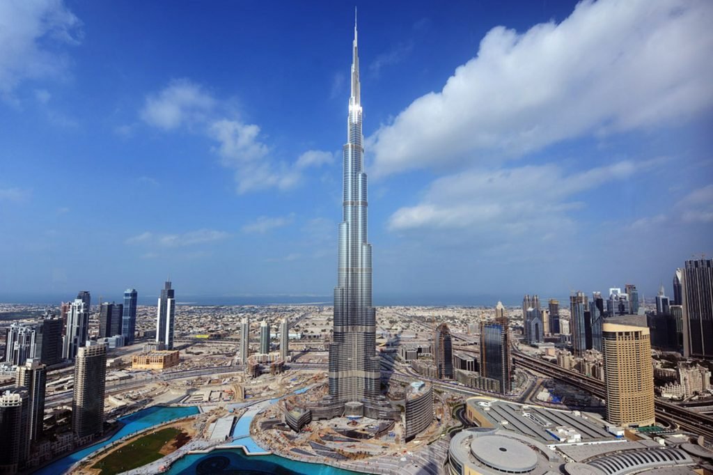 Ville La Plus Haute Du Monde Dubaï lance la construction de la tour "la plus haute du monde