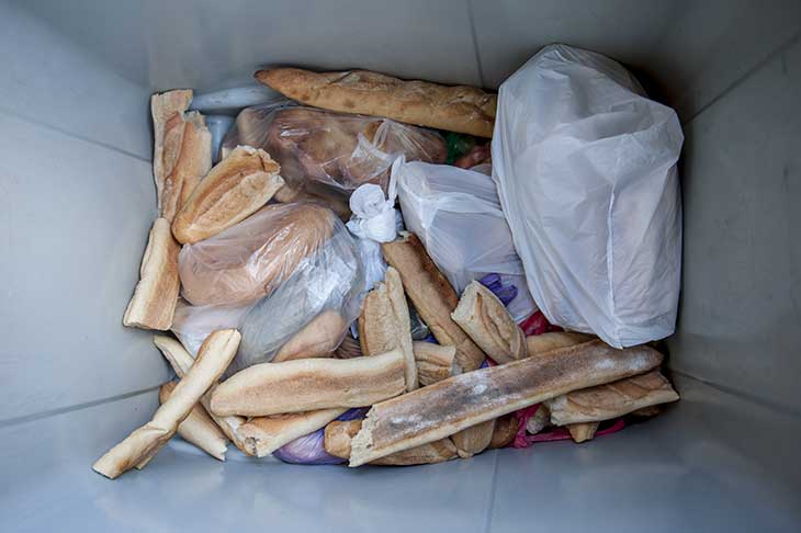 Selon le ministère du Commerce : Les Algériens ont gaspillé 535 tonnes de pains depuis le début du Ramadan
