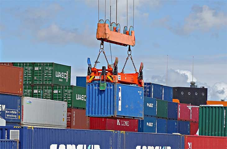 Le gouvernement examine un projet de décret relatif aux régimes de licence d'importation ou d'exportation