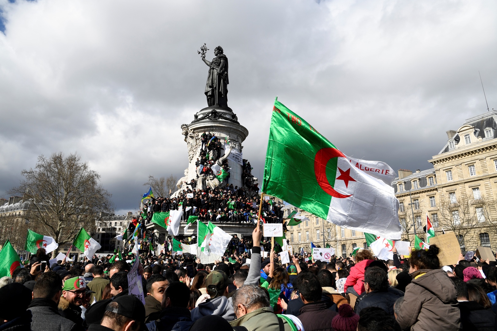 Mouvement Populaire En Algerie La Diaspora Algerienne En France Toujours Solidaire Algerie Eco