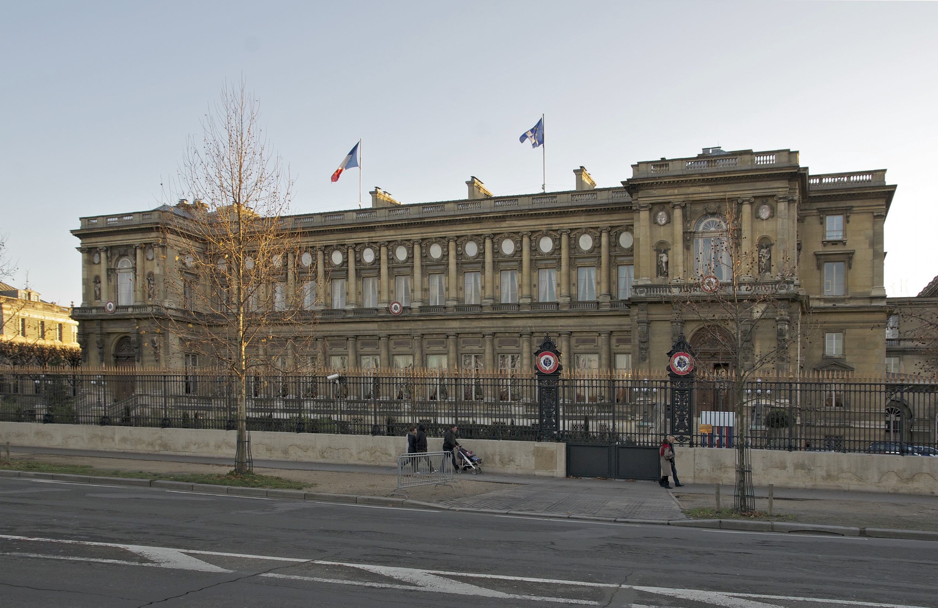 Hirak : La France conseille à ses ressortissants de « se tenir à l’écart »