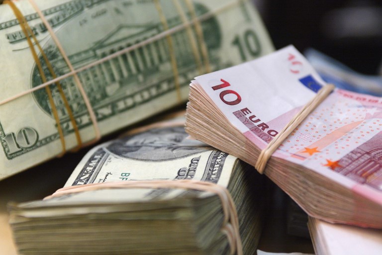 Une première depuis 20 ans : l'euro a atteint la parité parfaite avec le dollar (AFP)