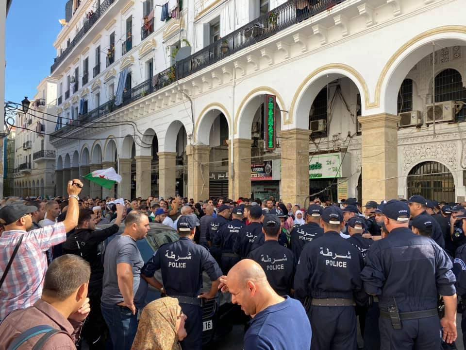 33e marche des étudiants : les arrestations se multiplient à Alger