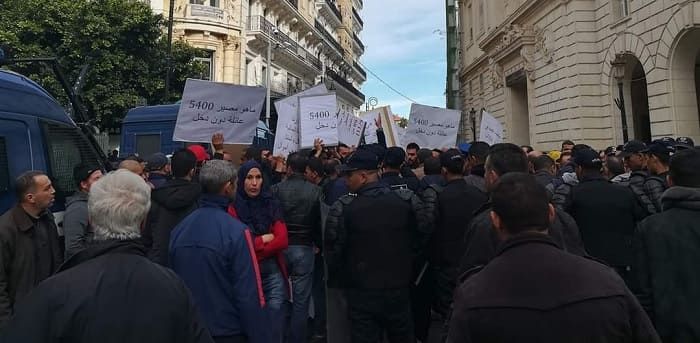 Les travailleurs de l’ETRHB protestent devant le tribunal de Sidi M’hamed