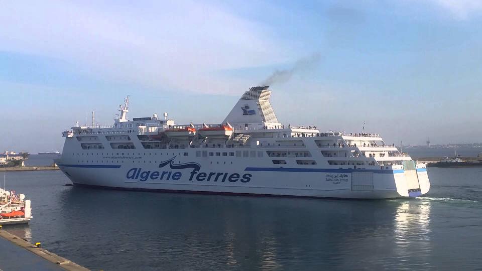 Bloqués au port de Marseille: les passagers du Tariq Ibn Ziyad forcent la porte d'entrée