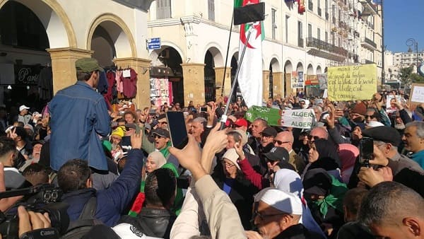 50ème mardi : début de la marche des étudiants à Alger