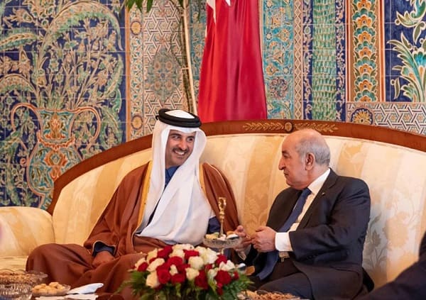 L'émir du Qatar entame une visite officielle en Algérie