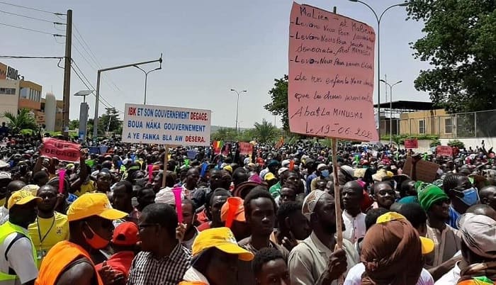 Mali: l'opposition maintient la pression, la CEDEAO prône un gouvernement d'union nationale