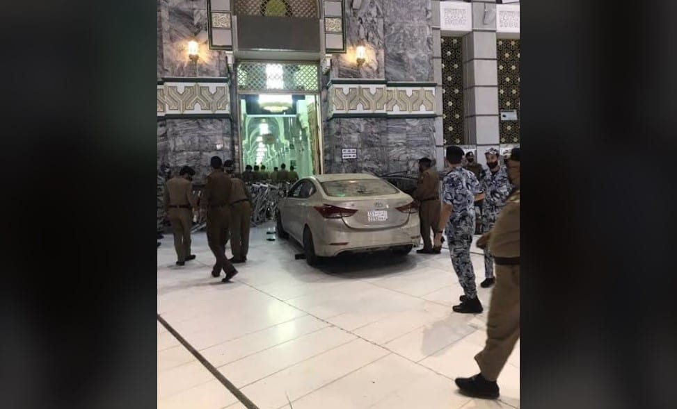 Arabie Saoudite : Une voiture fonce sur la grande mosquée de la Mecque