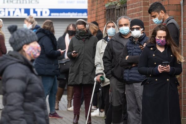 Le point sur la pandémie : 15 millions de Britanniques vaccinés, L'Allemagne ferme en partie ses frontières