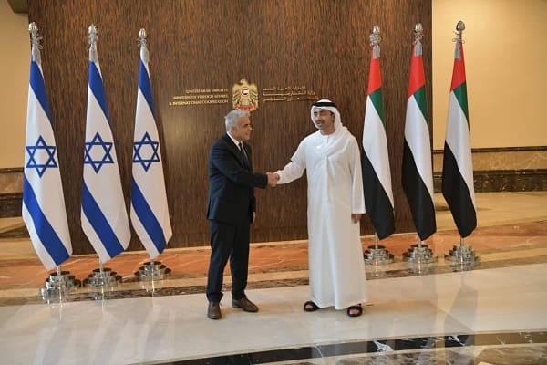 Emirats : le chef de la diplomatie israélienne inaugure la première ambassade d'Israël dans le Golfe