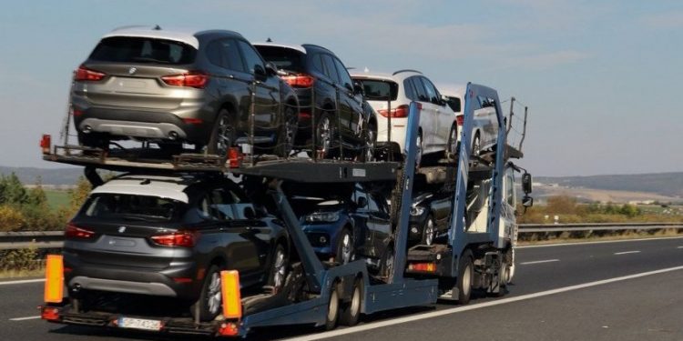 Zeghdar : les citoyens peuvent importer des véhicules sous condition