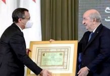 Médaille de l’Ordre de mérite national « Achir » pour des responsables de groupes nationaux