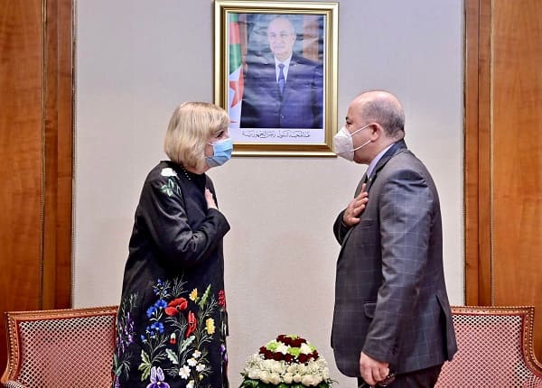 Le Premier ministre reçoit l'ambassadrice des Etats-Unis à Alger
