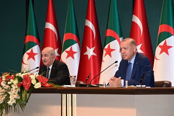 Le Président Tebboune invite les hommes d'affaires turcs à investir en Algérie