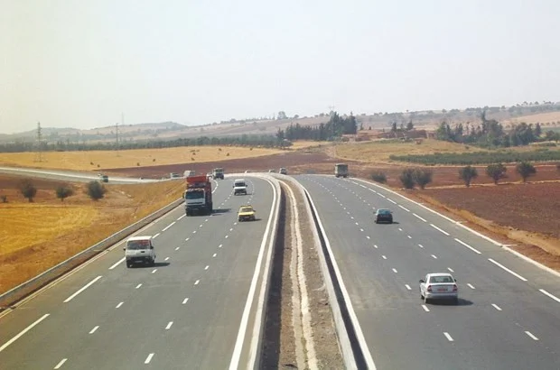 Autoroute est-ouest : interdiction temporaire de la circulation des poids-lourds dans la direction Bouira-Alger