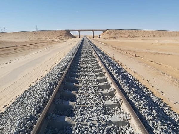 CCECC partage son savoir-faire sur la construction ferroviaire en milieu désertique