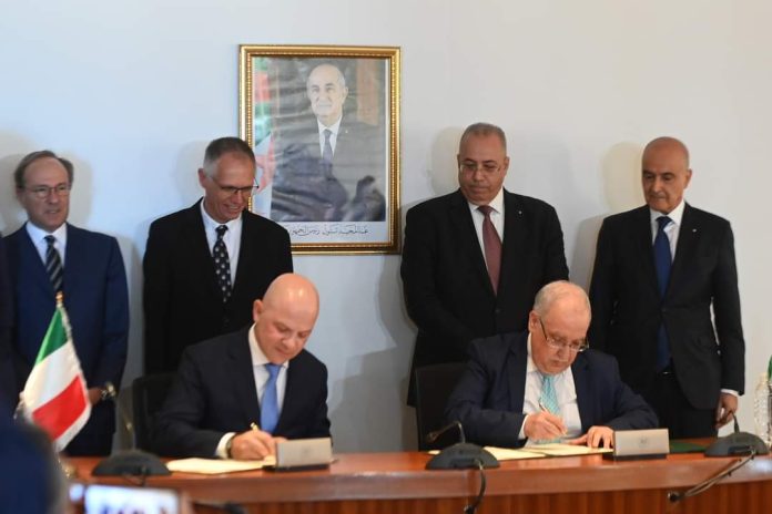 Automobile : Signature d'un accord avec FIAT pour l'installation d'une usine à Oran