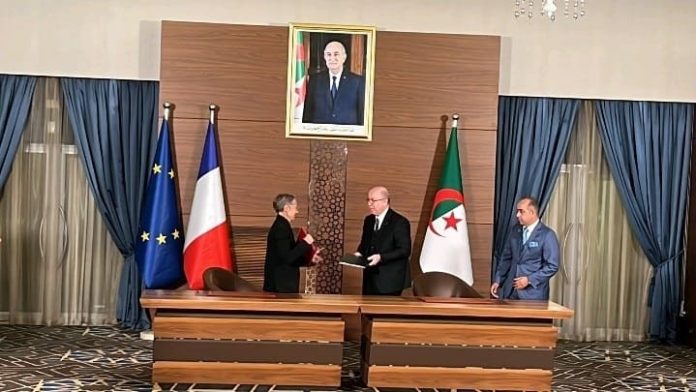 Algérie-France : signature d'un communiqué conjoint et de plusieurs accords dans divers domaines
