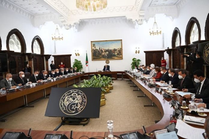 Le Président Tebboune préside un Conseil des ministres