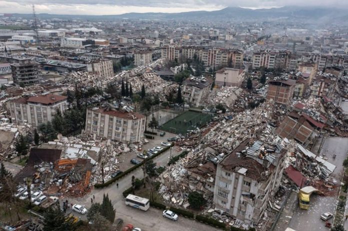 Séisme en Turquie et en Syrie : plus de 2300 morts