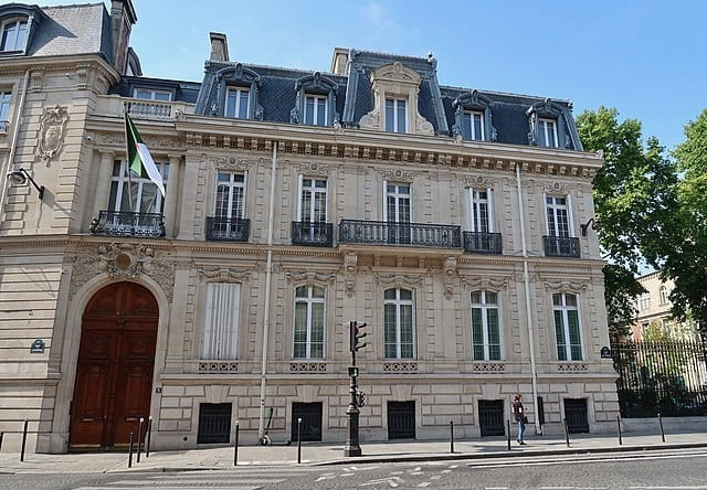 L'ambassadeur d'Algérie en France regagne son poste