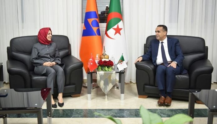 Sonelgaz: Adjal discute des perspectives de coopération avec l'ambassadrice de Turquie