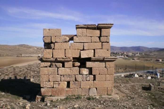 Bouira : Lancement des travaux de restauration du mausolée de Takfarinas