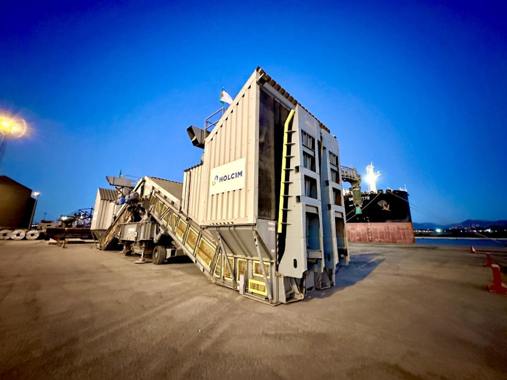 Port de Djen Djen : Holcim El-Djazaïr réalise avec succès les tests techniques de son Shiploader