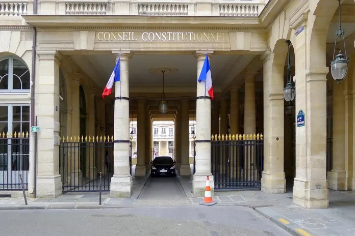 En France, la loi immigration largement censurée par le Conseil constitutionnel
