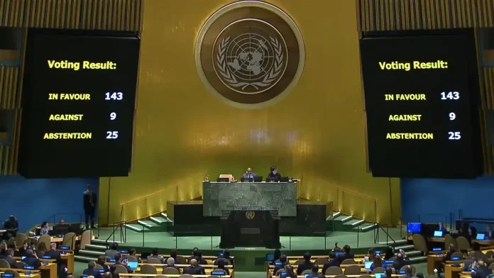 L'Assemblée générale de l'ONU presse le Conseil de sécurité de considérer « favorablement » l'adhésion de la Palestine à part entière