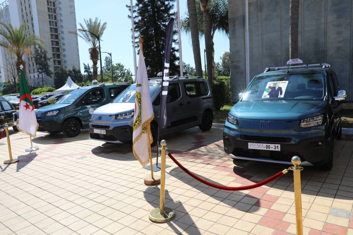 Un premier lot de 50 Fiat Doblo fabriqués localement livré aux chauffeurs de taxi
